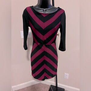 Venus Chevron-style Sweater Dress Size S
(Black/Burgundy)